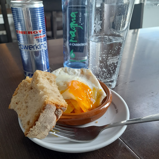 Patatas Fritas Con Huevo