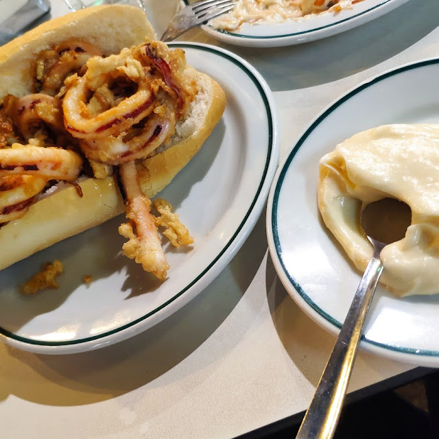 Bocadillo de Calamares Con Alioli
