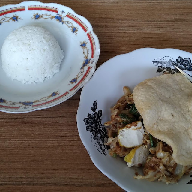 Lotek Dan Nasi