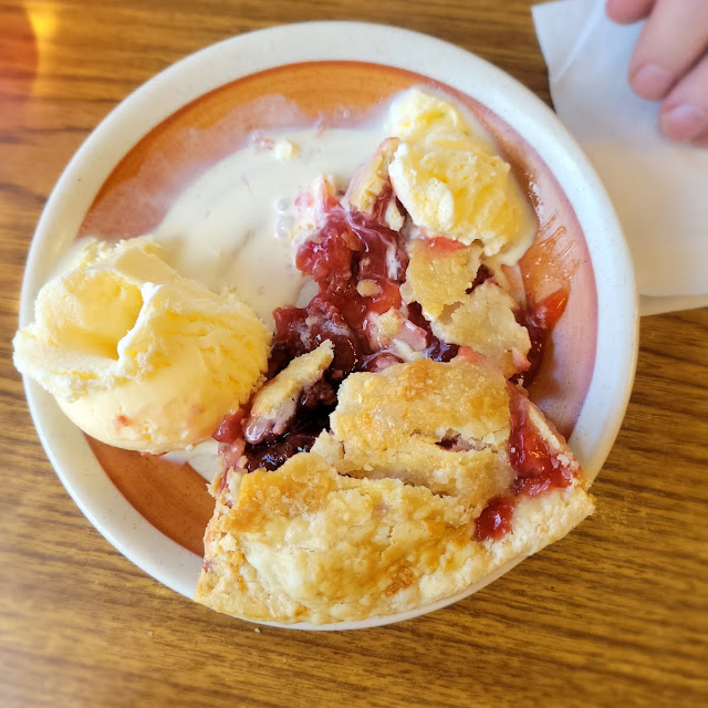 Strawberry Rhubarb Pie a La Mode