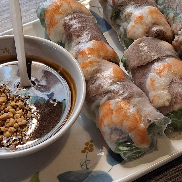 Spring Roll with Pork and Shrimp Sauce