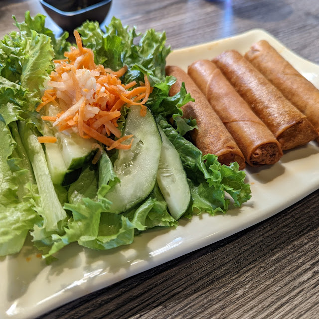 Egg Rolls Serve with Lettuce 4 Rolls