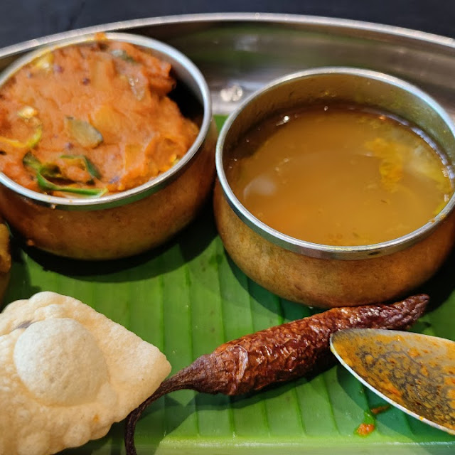 Banana Leaf Thalli Combo w Tomato Masala Seafood