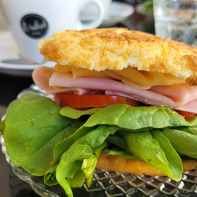 Sándwich Keto Cafe Con Leche