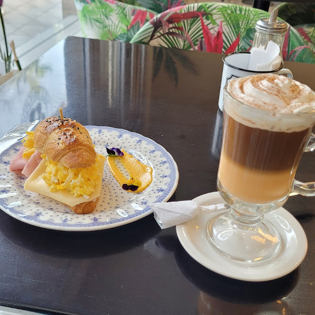 Capuchino Croissant