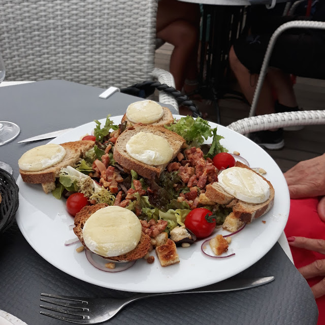 Salade de Chèvre Chaud