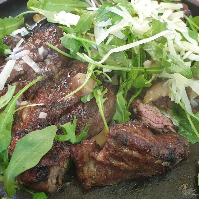 Tagliata Con Rucola E Scaglie