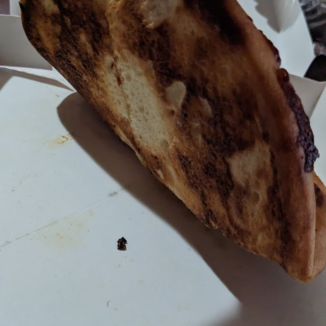 Piza Personal de Pepperoni Quemada