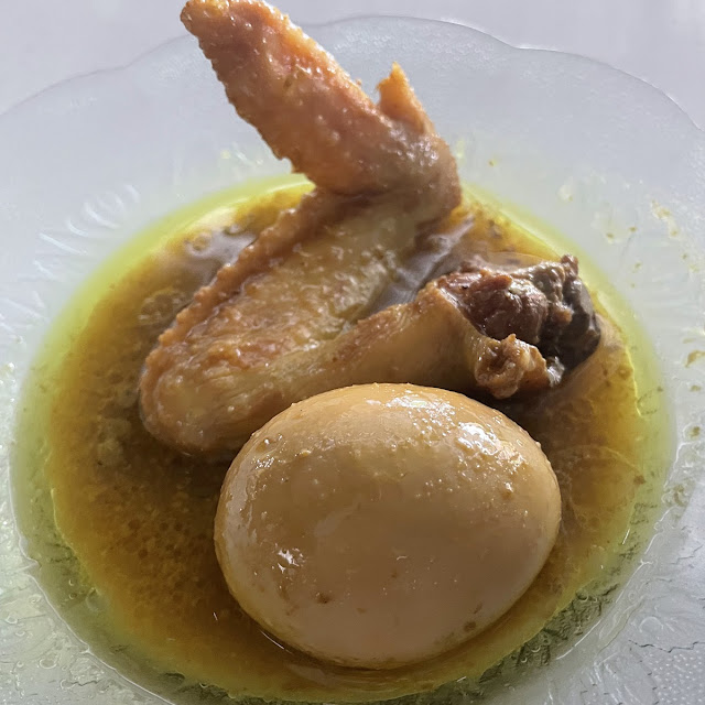 Makan Ayam Dan Telur