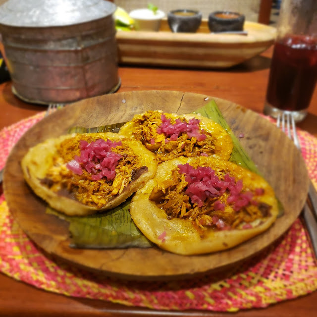 Panuchos de Cochinita