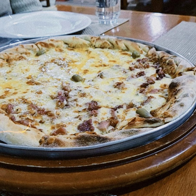 4 Queijos E Calabresa