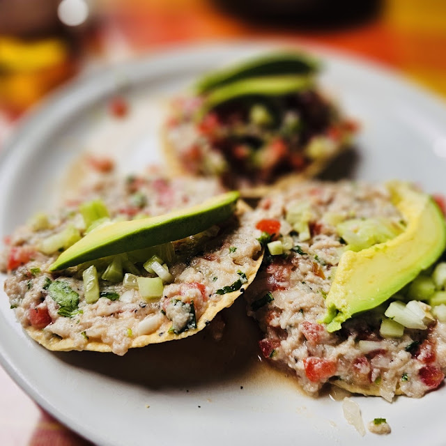 Tostadas de Ceviche de Pescado Y de Marlin