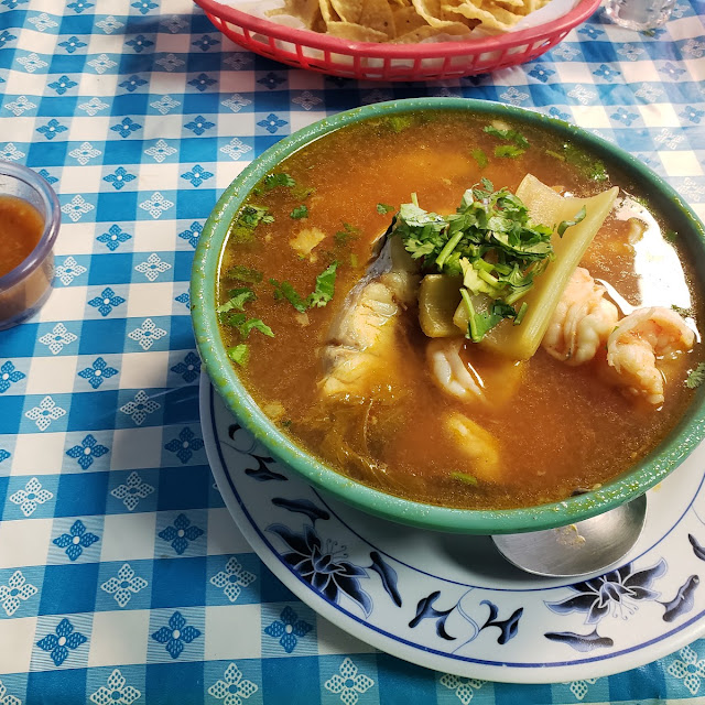 Caldo De Pescado Y Camarones