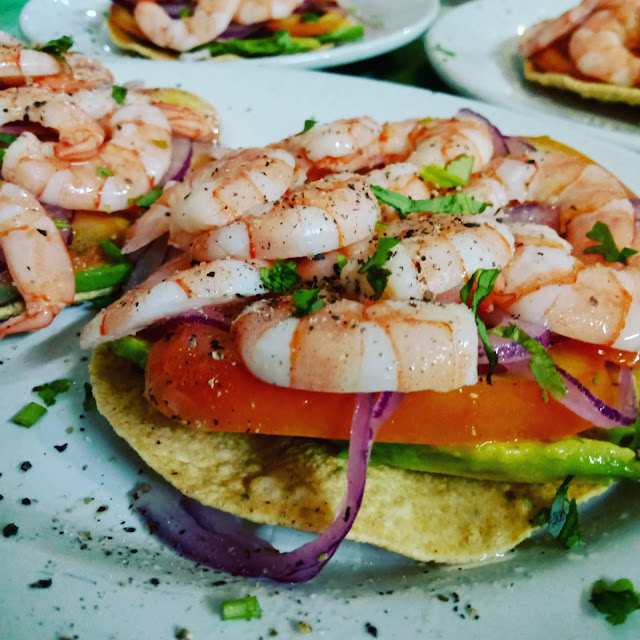 Tostada de Camarón Cocido