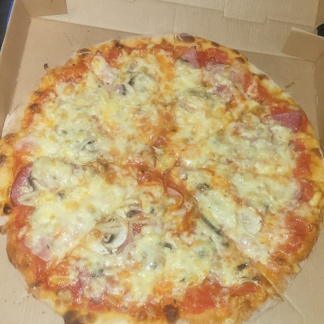 Pizza Quattro Stagioni Ohne Artischocken Mit Zwiebeln