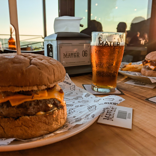 Hambúrguer E Cerveja IPA