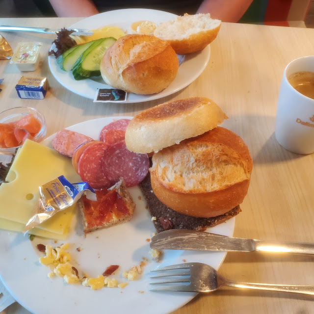 Frühstück Mit Rührei Speck Und Und Und