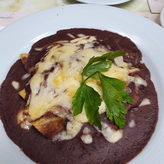Enfrijoladas Con Pollo