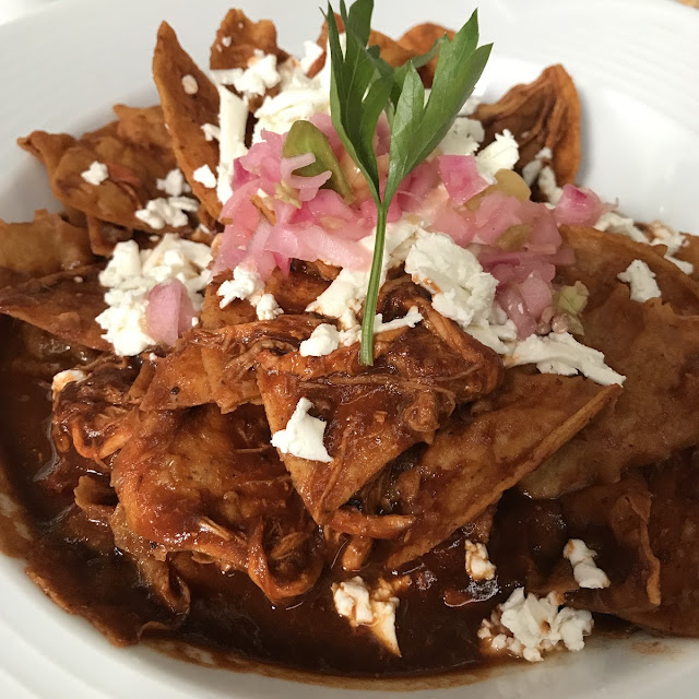 Chilaquiles Yucatecos Con Cochinita Pibil Y Enchiladas Potosinas