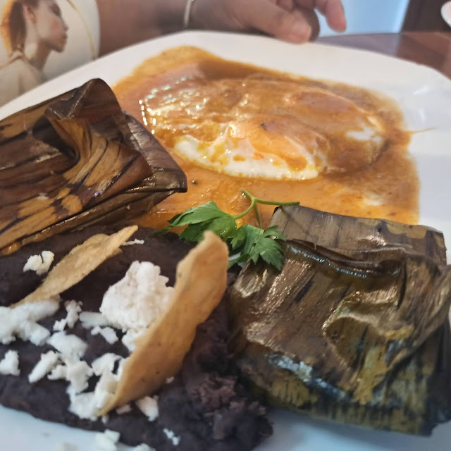 Huevos Oaxaqueños Con Salsa de Chile Pasilla