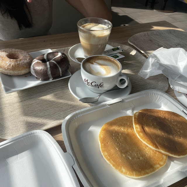 Cappuccino Ciambelle E Pancake