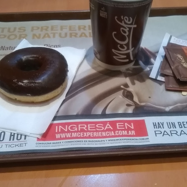 Dona de Chocolate Más Latte