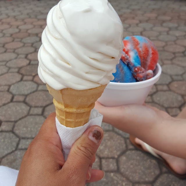 Disfrutando de Un Rico Helado