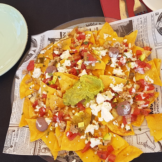 Nachos Con Aguacate Queso Y Frijoles
