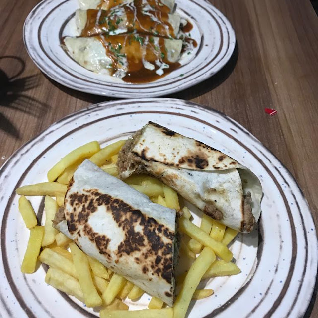 Enchiladas Y Burritos
