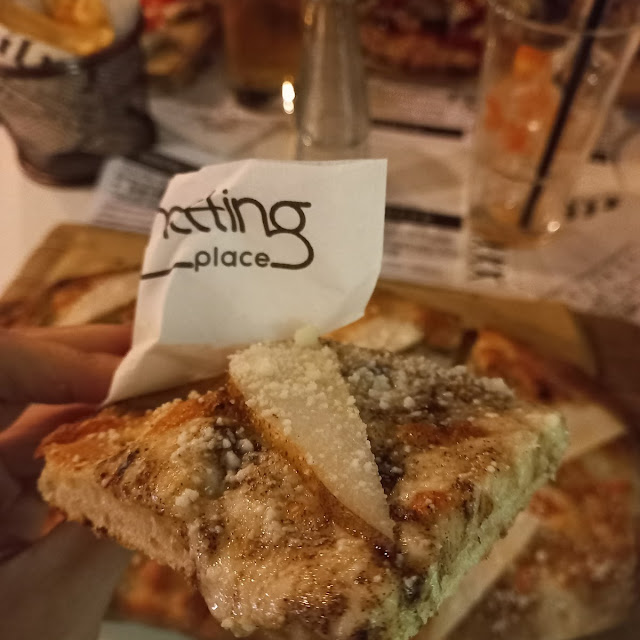 Pinsa Cacio Pepe E Pere