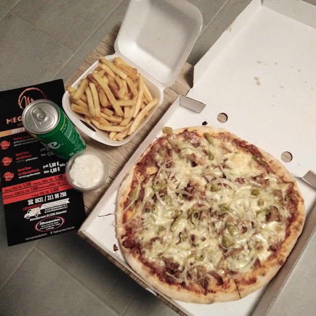 Mega Pizza Crispy Fried And Sauce