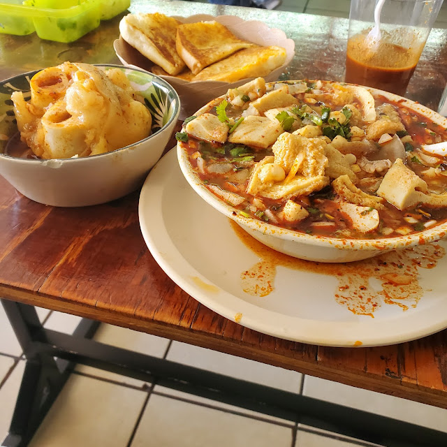 Menudo Rojo Con Callo Cartilago Y Panza Pata Adicional Y Pan Con Mantequilla Riquisimo