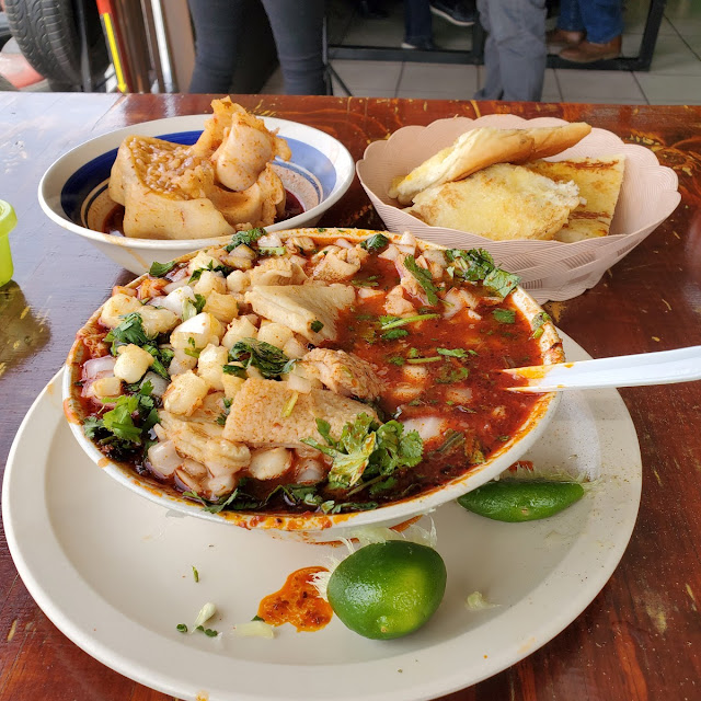 Menudo Rojo Chicoañado de Pan Con Mantequilla