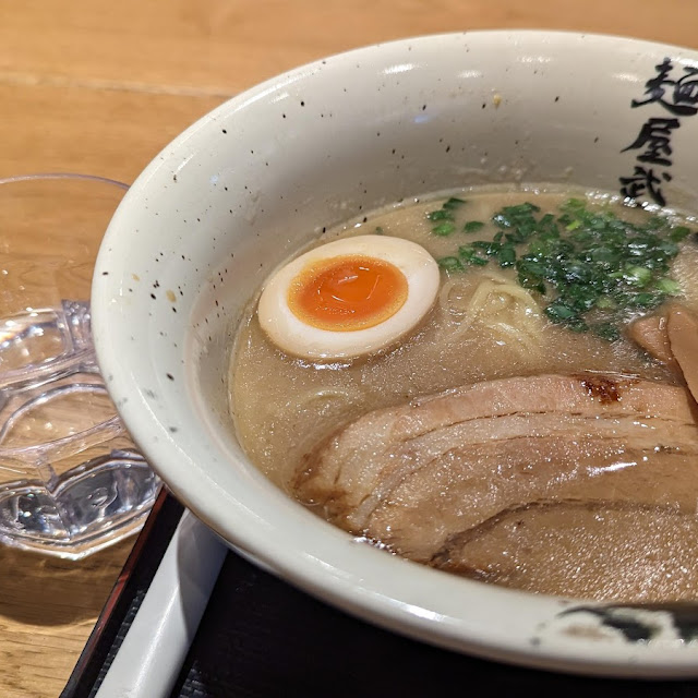 白虎 豚角拉麵