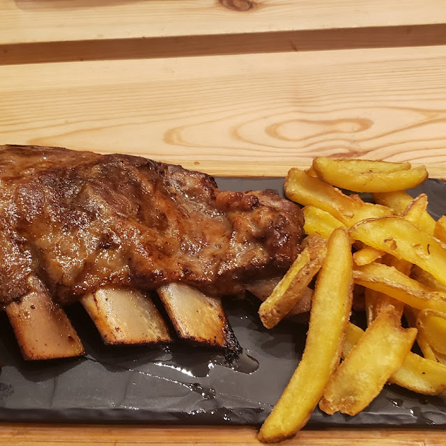Ribs with Fries