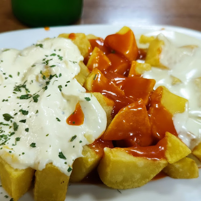 Patatas Tres Salsas
