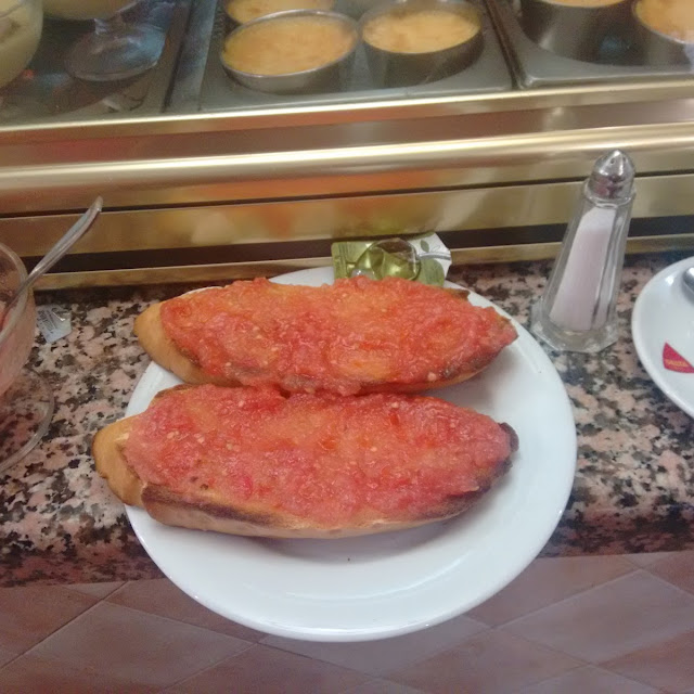 Desayuno Pan Aceite Y Tomate