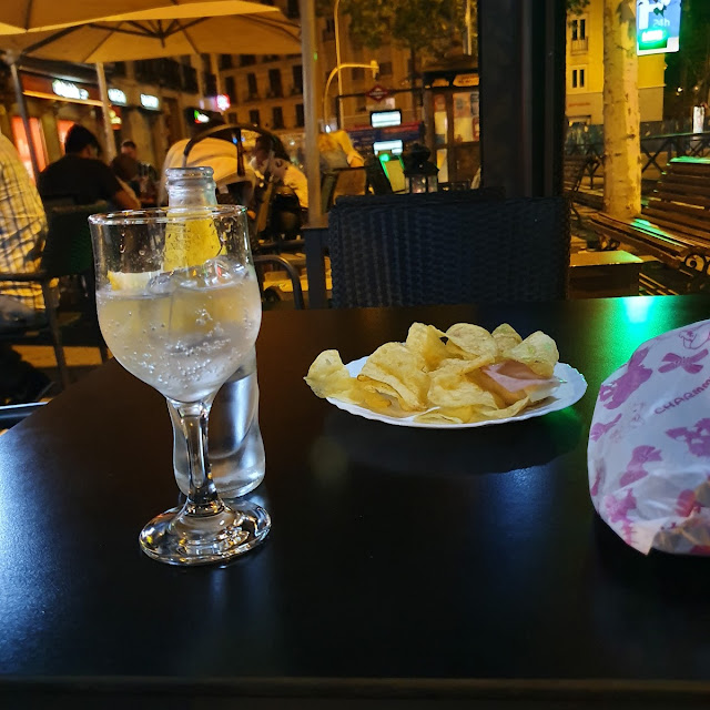 Patatas Fritas Y Tónica Schweppes