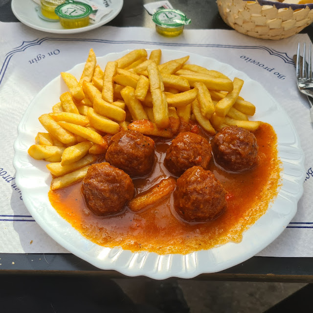 Albóndigas Con Tomate