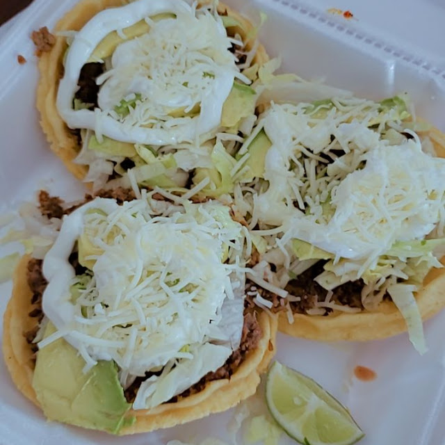 Sopes Con Aguacate