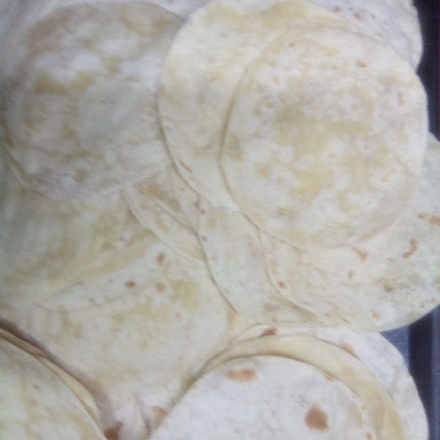 Tortillas de Harina Hechas Por Las Manos de Doña Laura Para Ustedes