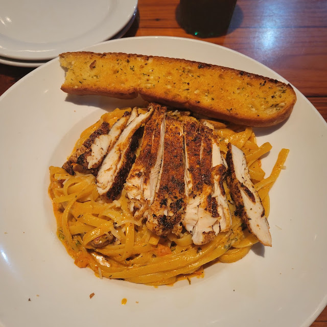 Cajun Pasta with Chicken and Garlic Bread
