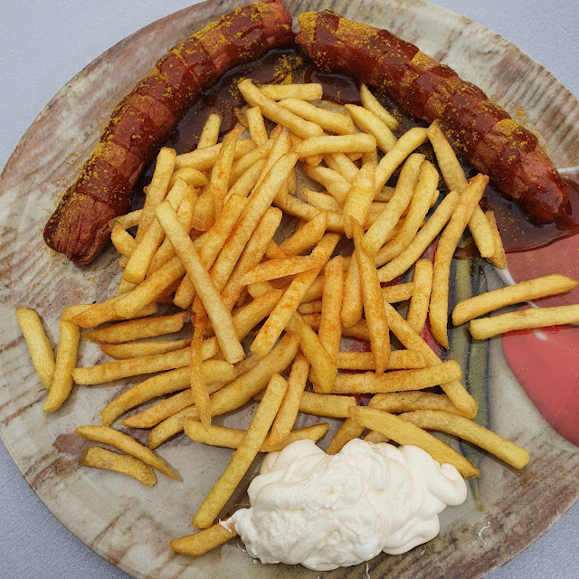 Currywurst Mit Pommes Frites