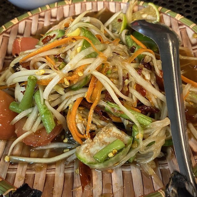 Som Tum with Seafood