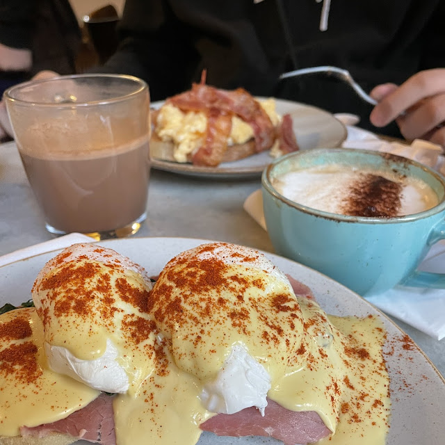 Egg Florentine & Benedict