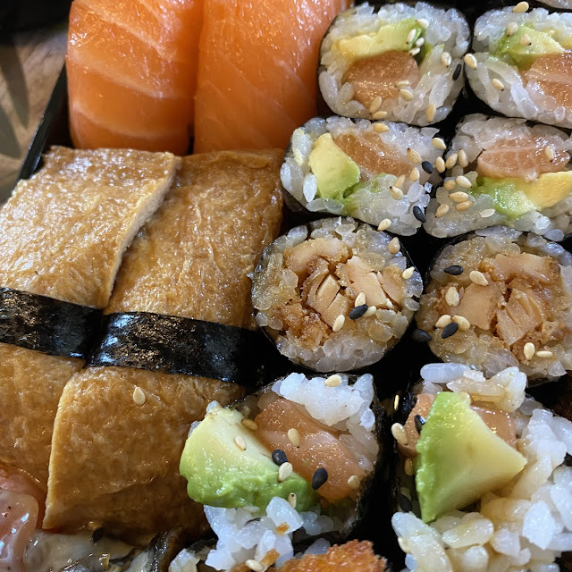Sushi Mit Tofu Avocado Lachs Und Hähnchenbrust