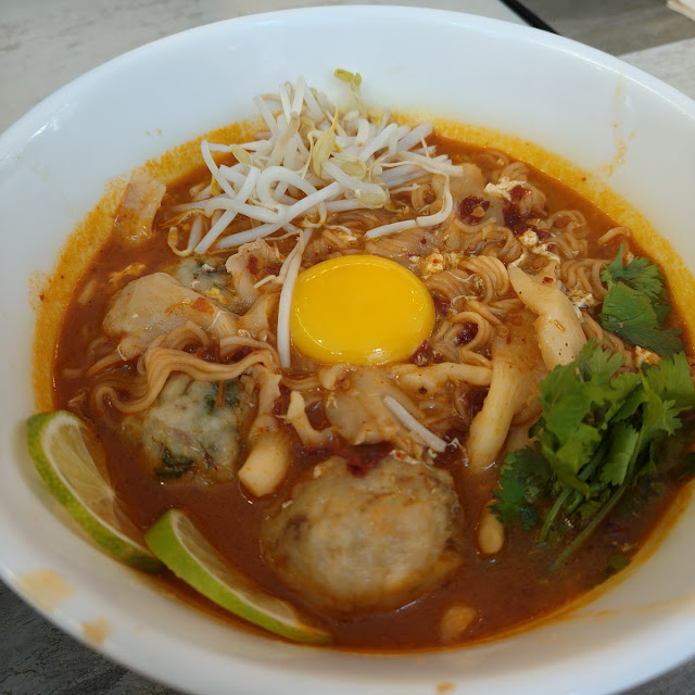 Tomyam Mama with Chicken Balls