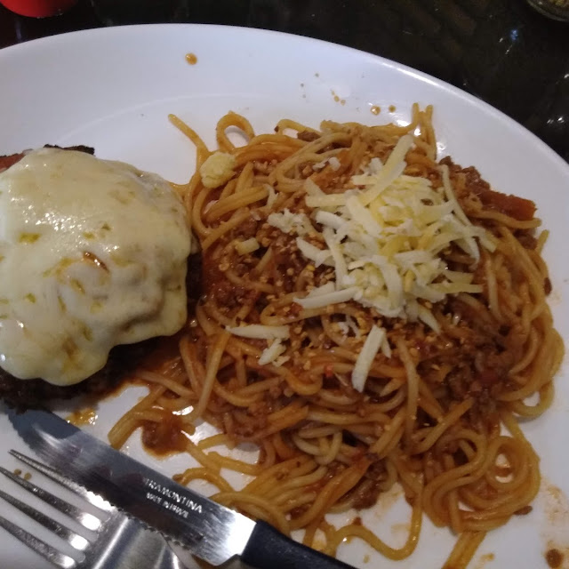 Macarrão Com Polpetone