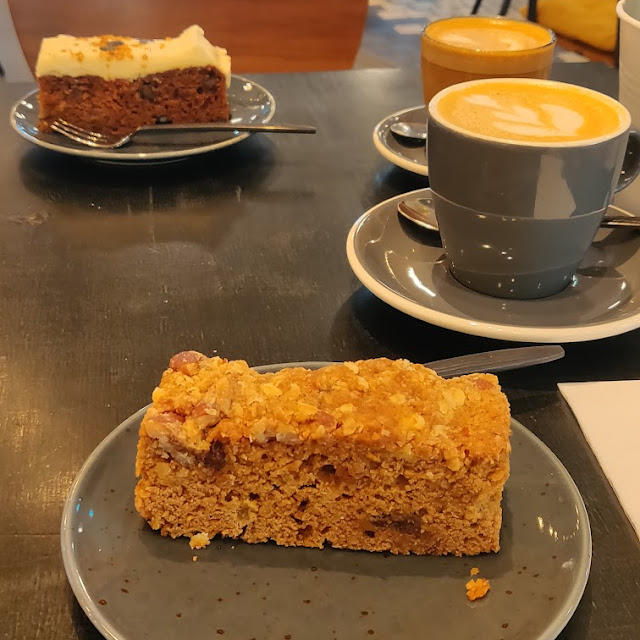 Apfelkuchen Cappuccino Mit Hafermilch Flat White Carrot Cake