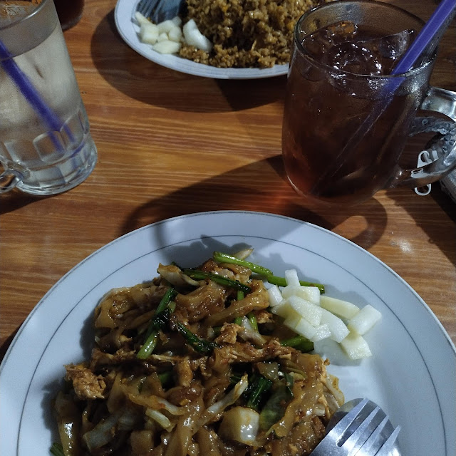 Kwetiaw Goreng Dan Nasi Goreng Babat